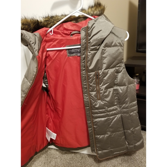 New Eddie Bauer Down Vest with Fur Hood - Picture 3 of 4